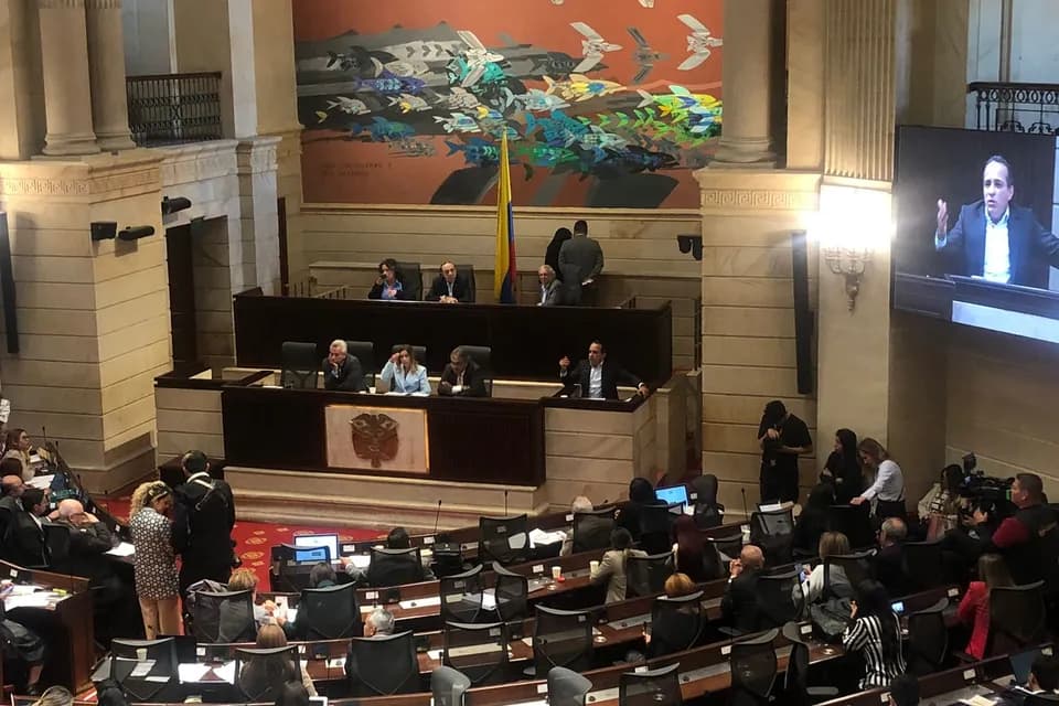 Citan a la Plenaria del Senado para tramitar moción de censura contra el ministro de Defensa, Jorge Eduardo Mora, por ordenar bombardeos en donde estaban presentes menores de edad