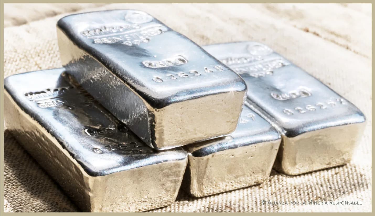 La plata se desploma un 15% y el oro cae un 7%, arrastrando a las mineras y a los ETF
