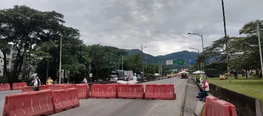 Ocho días completó el bloqueo de los arroceros en el kilómetro 85 de la vía Bogotá – Villavicencio; abren paso cada diez horas