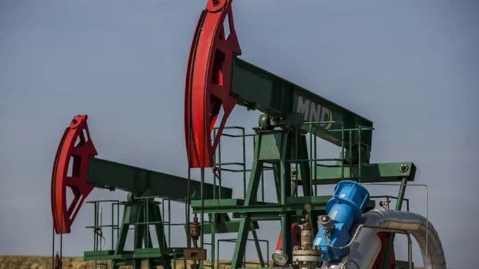 El precio del petróleo volvió a superar los 100 dólares por barril, por una tormenta que va a Norteamérica