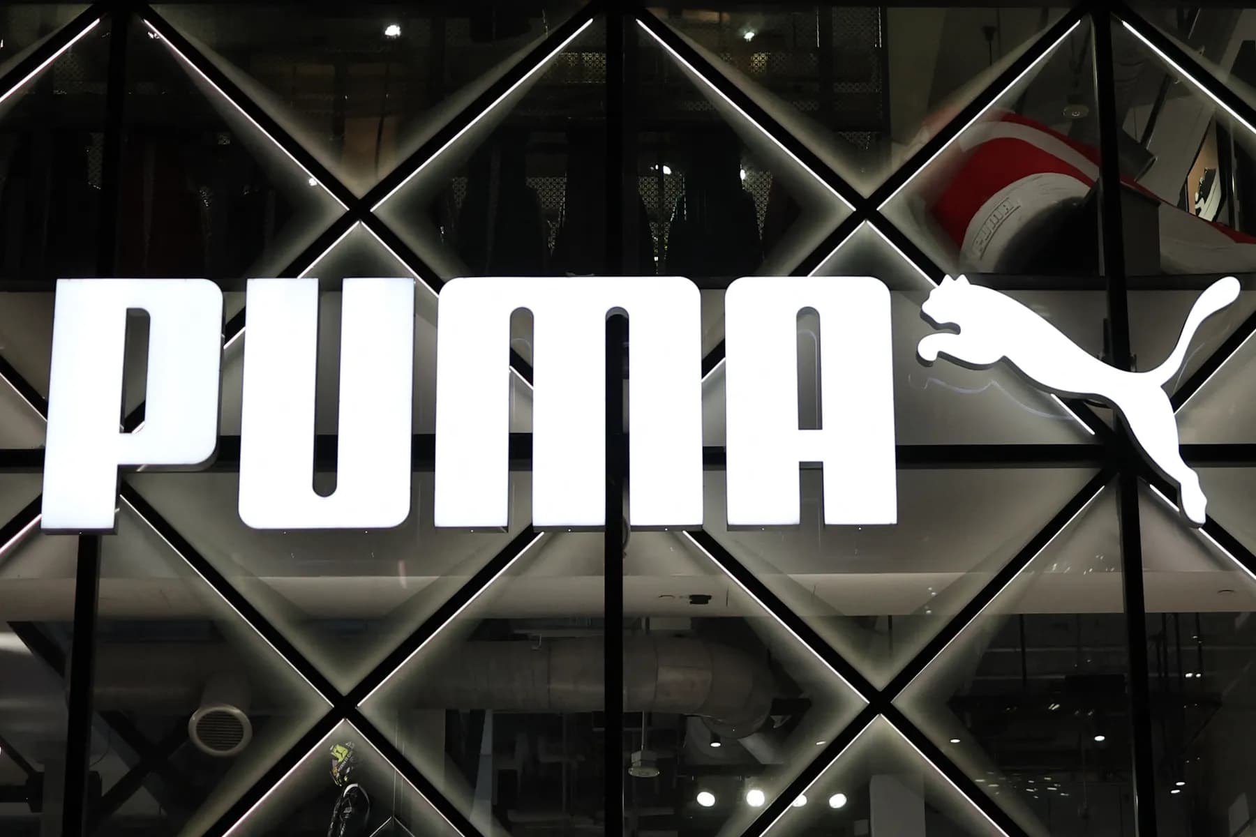 Las acciones de Puma suben 14% tras un informe de que Anta Sports de China busca comprar el gigante de la ropa deportiva