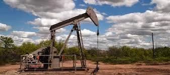 Precios del petróleo suben más de 1% tras una fuerte caída en la sesión anterior