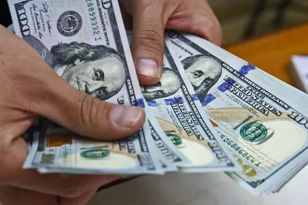 Dólar cotiza este lunes en $3.934,00: baja $4 frente al cierre en el spot del viernes de $3.938,00 y $1 con respecto a su apertura de $3.935, según el sistema SET-FX