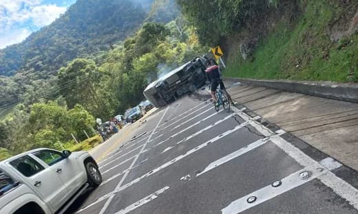 Cinco muertos y 23 heridos en accidente de bus en Puerto Araujo, entrada a La Mesa, en Cundinamarca