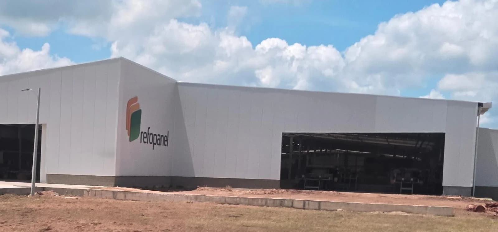 Refopanel inauguró la mayor planta de producción de madera contrachapada de Colombia