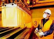Problemas en oferta de cobre de Perú y Panamá podrían hacer que mercado mundial pase de superávit a déficit en 2024
