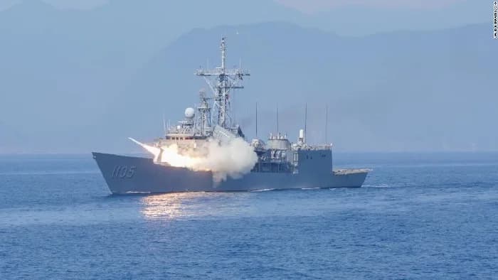 China realiza ejercicios con fuego real en el estrecho de Taiwán