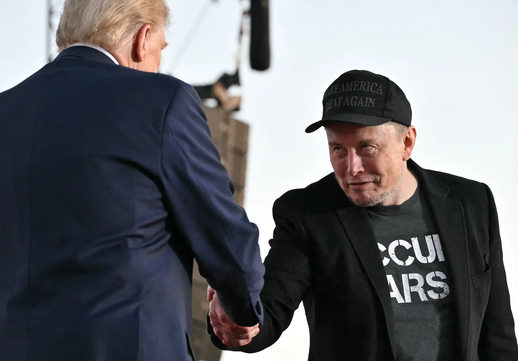 Los funcionarios electorales de E.U., preocupados por la desinformación, se enfrentan a Elon Musk en su propio terreno