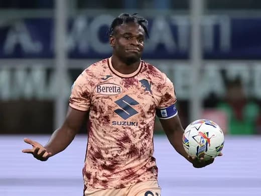 El colombiano Duván Zapata anotó gol y se lesionó en la derrota de Torino ante Inter