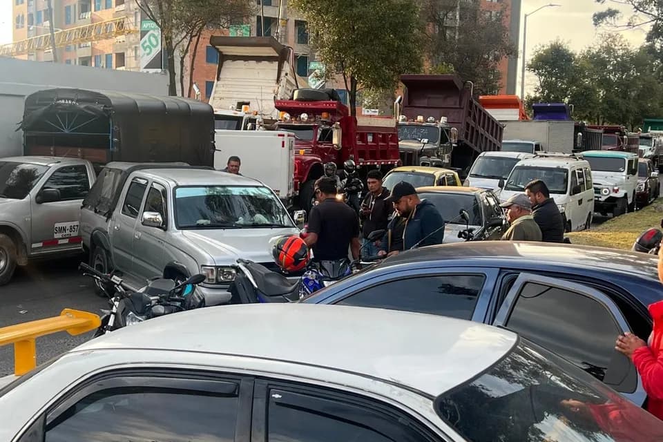 Gobierno Nacional ordenó intervenir puntos de bloqueo: La Fuerza Disponible llegó a la Autopista Norte con Calle 183 para recuperar la movilidad