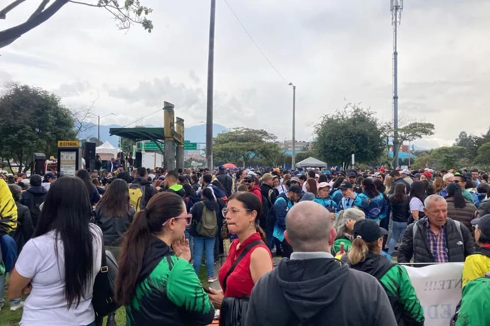 Exigen a Fiduprevisora cumplir con entrega de medicamentos y atender maestros que realizan protesta nacional