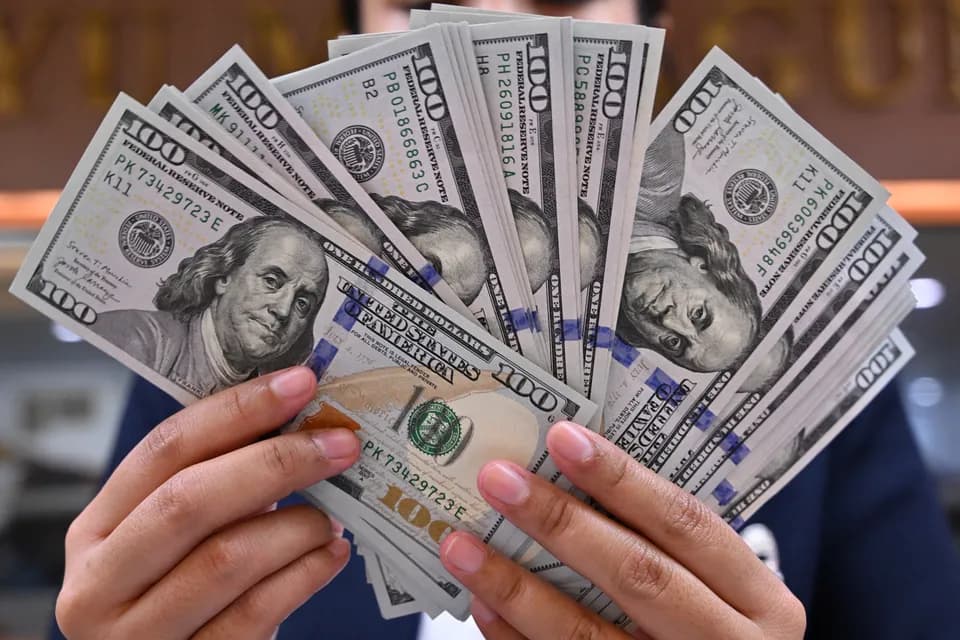 Dólar Next Day opera en $3.241,50: sube $2,50 frente a su cierre del spot de $3.239,00