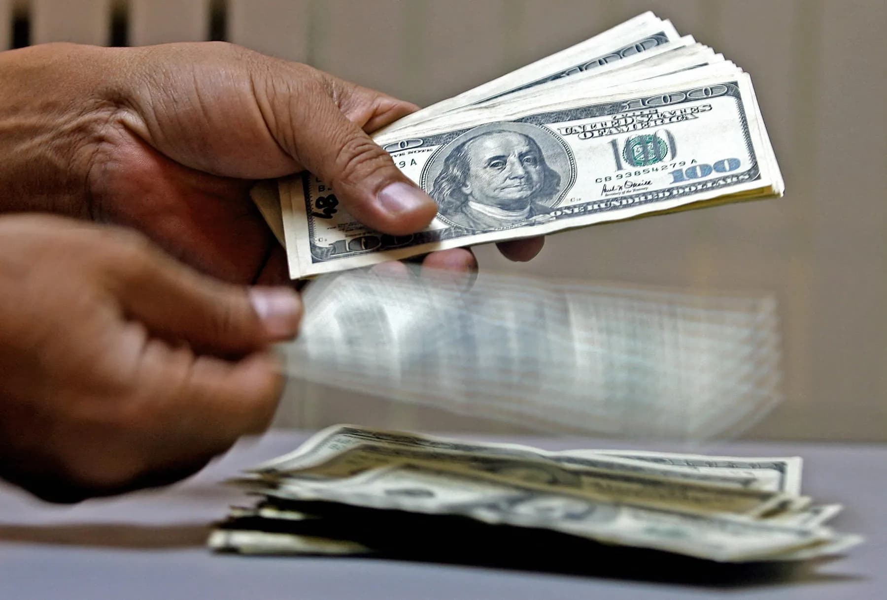 Dólar abrió este jueves en $3.241,50: sube $2,50 frente al cierre en el spot del miércoles de $3.239,00, según el sistema SET-FX