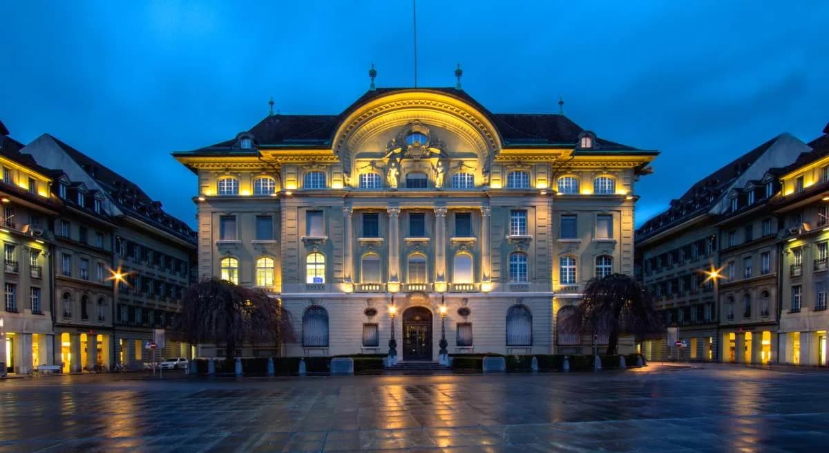 El Banco Nacional de Suiza mantuvo su tasa de interés en 0%, en línea con lo esperado, ante incertidumbre por aranceles de Trump