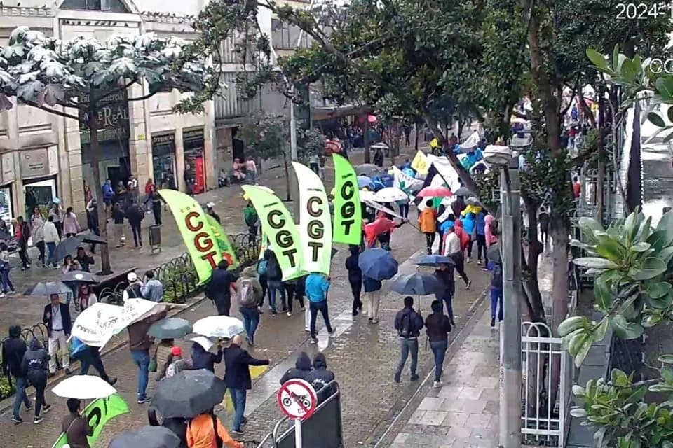 Afectaciones en la movilidad de la Calle 26 con Carrera 66 por protestas de docentes frente a la Secretaría de Educación de Bogotá