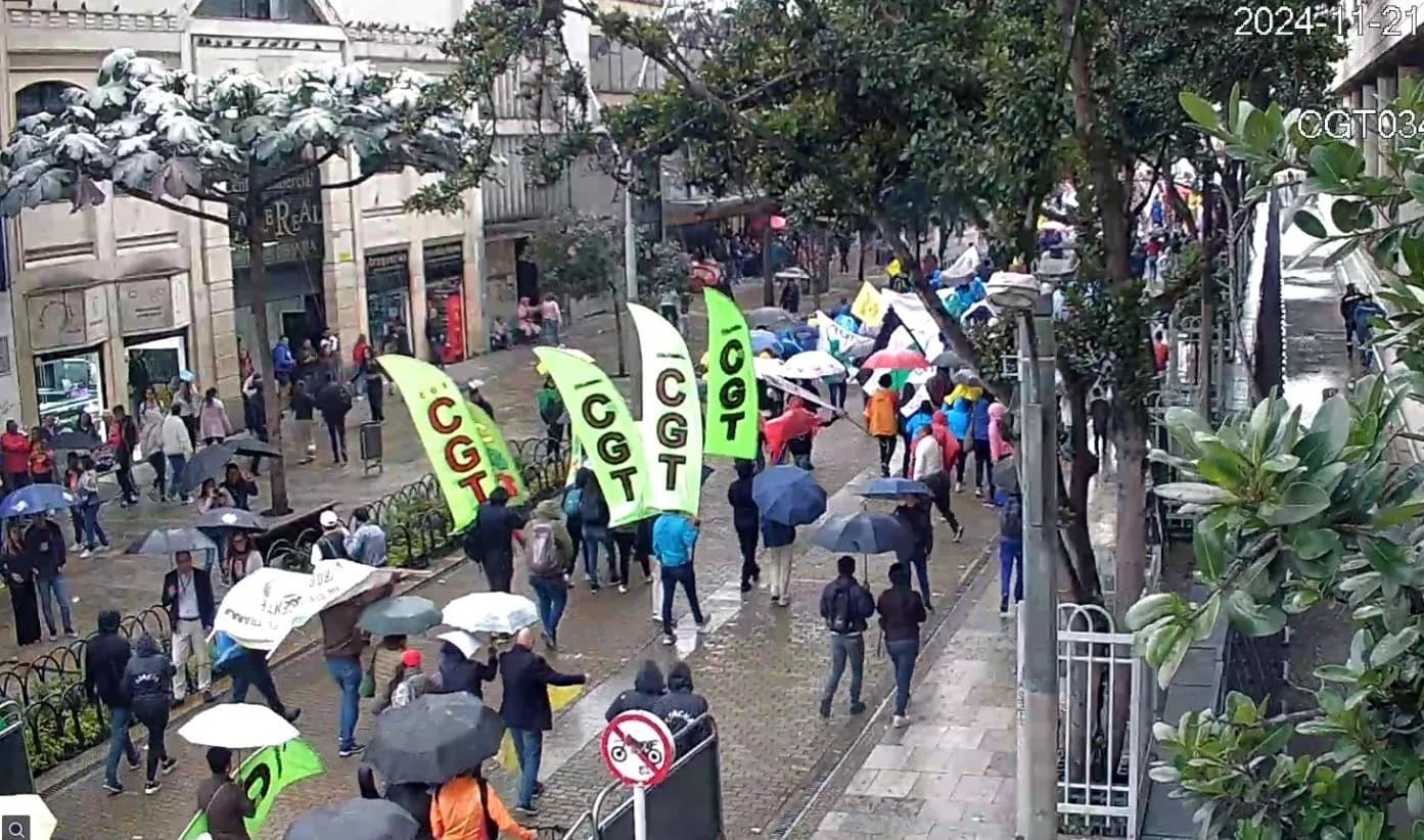 Afectaciones en la movilidad de la Calle 26 con Carrera 66 por protestas de docentes frente a la Secretaría de Educación de Bogotá