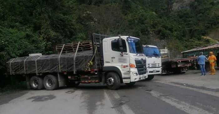 En el primer día del puente festivo se reportó el cierre total en la Vía Guadas- Honda en Cundinamarca por accidente de tránsito