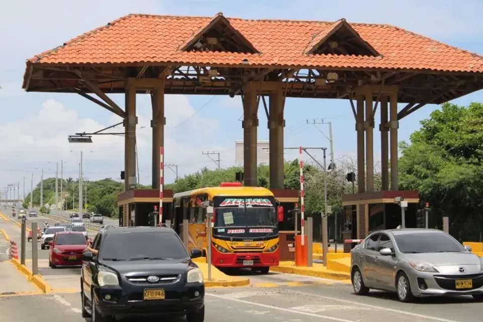 Más de cinco millones de vehículos se movilizaron por las vías nacionales en el puente festivo de Reyes