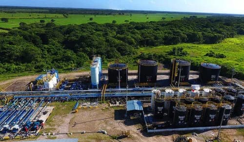 El petróleo sube mientras las preocupaciones geopolíticas respaldan los precios