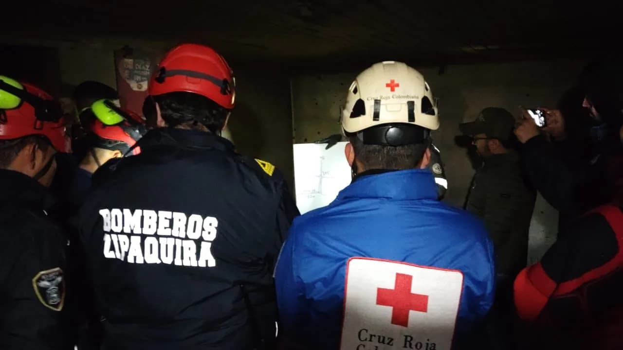 Continúan las labores de búsqueda de tres mineros atrapados en una mina de carbón ilegal en Zipaquirá, Cundinamarca