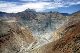 Chile multa a Antofagasta Minerals con US$775.000 por incumplimientos hídricos en Centinela