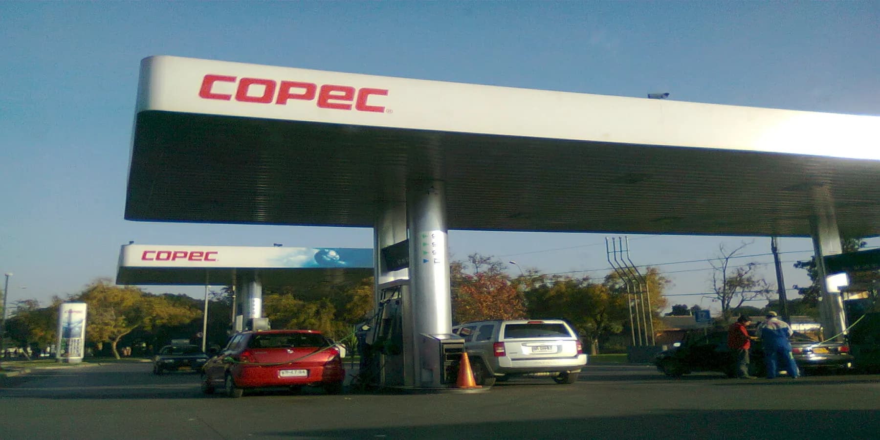 Fitch rebajó a negativa la perspectiva de la chilena Copec, matriz de la Organización Terpel, así como de Arauco y AntarChile