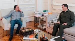 Fortalecer la capacitación y profesionalización de la Policía Nacional, pide el presidente Petro al director de la institución, en reunión en la Casa de Nariño