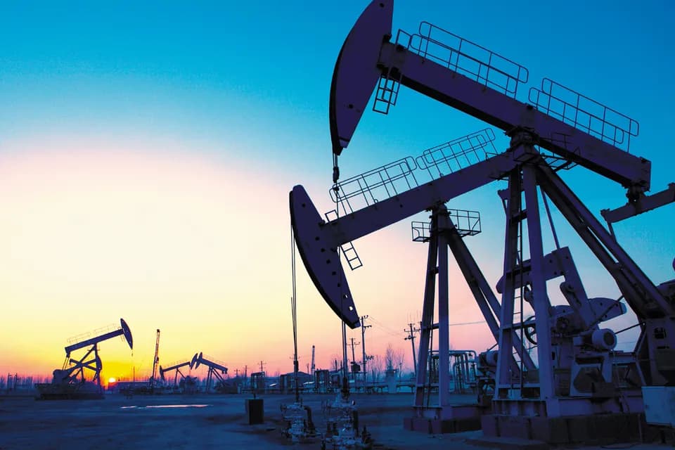 Precios del petróleo se encaminan a pérdidas semanales a pesar de la decisión de producción de la OPEP+
