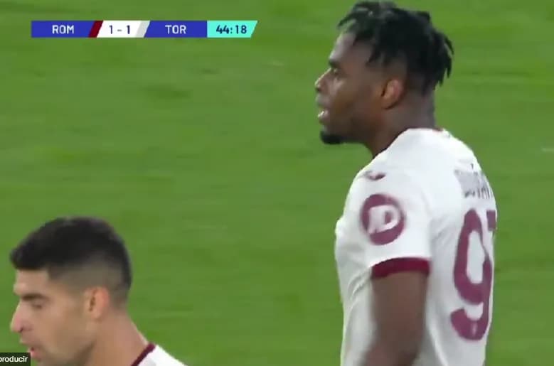 El delantero colombiano Duván Zapata marcó su noveno gol de la temporada en la derrota del Torino frente a la Roma en la Serie A