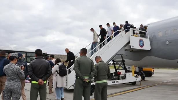Corte Suprema de Estados Unidos suspendió la deportación de venezolanos desde Texas a El Salvador