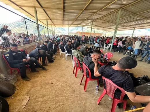 Liberan a 28 policías y un militar que estaban secuestrados en El Plateado, Cauca