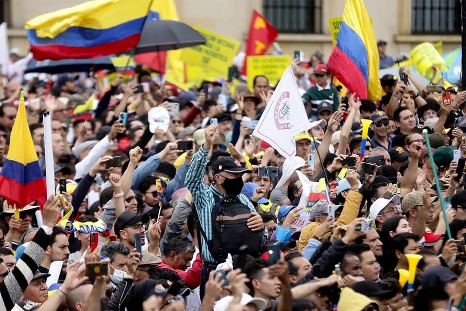 El presidente de la República pidió a la ciudadanía que se movilice en las principales plazas del país como una forma de defender la soberanía colombiana