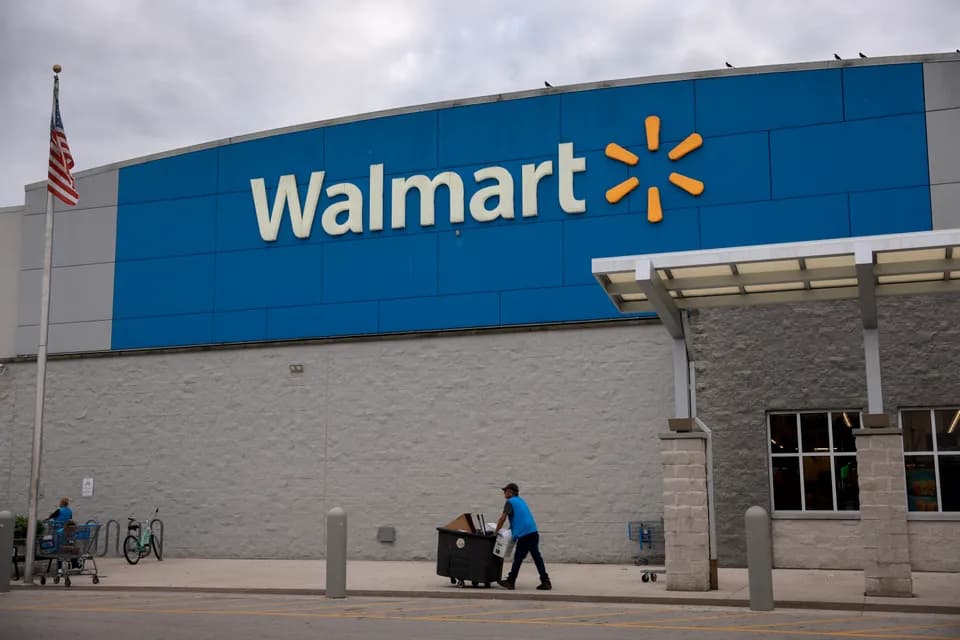 Walmart elevó revisiones para todo el año, pero sus acciones caen por la preocupación sobre las ventas