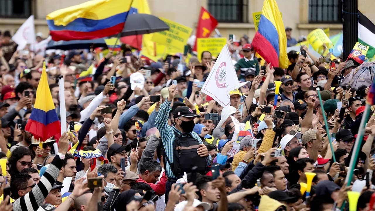 El presidente de la República pidió a la ciudadanía que se movilice en las principales plazas del país como una forma de defender la soberanía colombiana